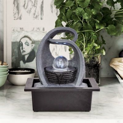 معاصر داخلي مع كرة زجاجية بوليريسين ديكورات منزلية منزلية نافورة مياه غرفة المعيشة مع LED المزود